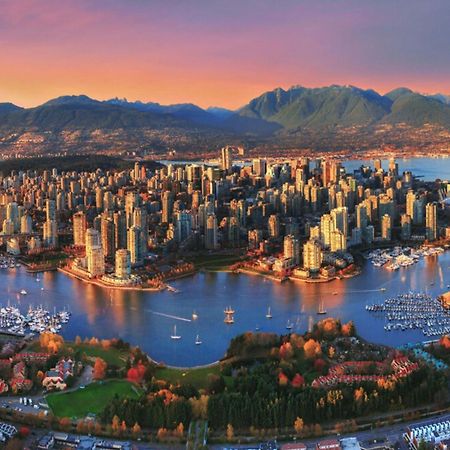 Vancouver Marriott Pinnacle Downtown Hotel Exterior photo