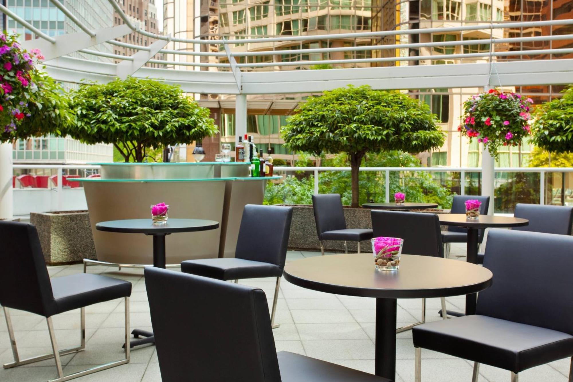 Vancouver Marriott Pinnacle Downtown Hotel Exterior photo